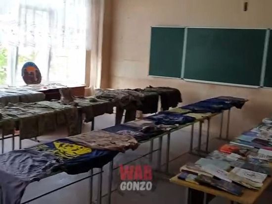 WarGonzo: Волонтёры показали атрибутику «Азова» в Мариуполе