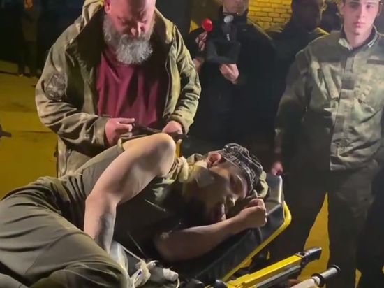 Опубликовано видео сдавшихся на "Азовстали" раненых боевиков