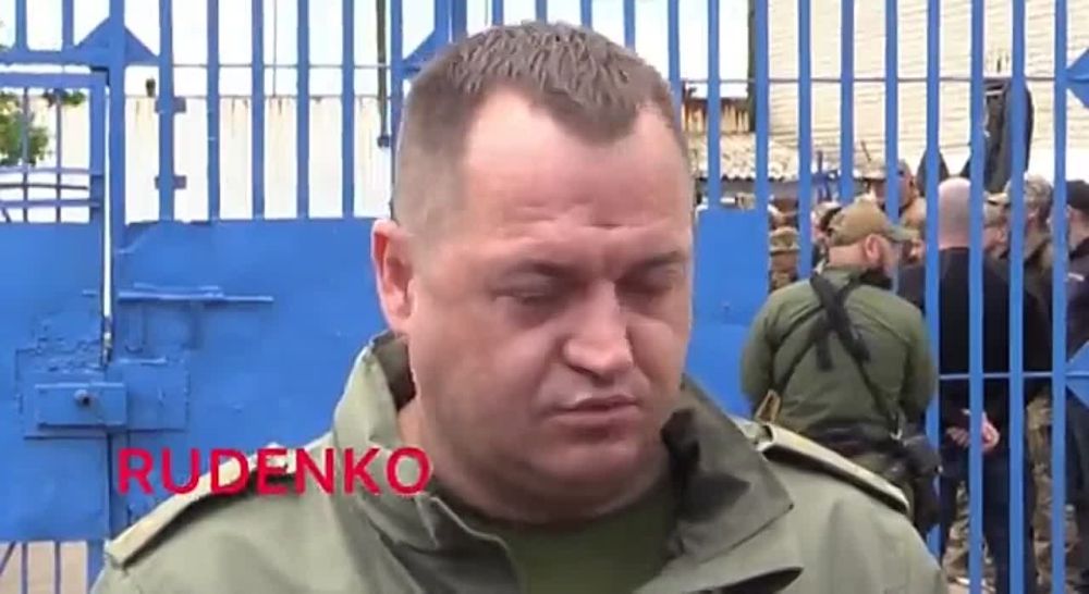 Военкор Андрей Руденко показал кадры с места содержания военнопленных, вышедших с "Азовстали"