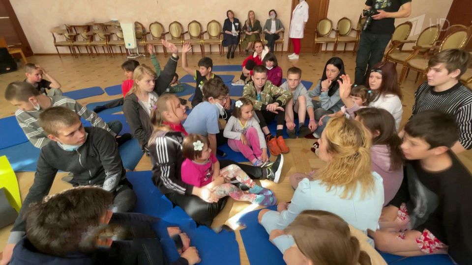 Уполномоченный по правам ребенка Мария Львова-Белова посетила детей из Мариуполя и Донецка в подмосковном пансионате