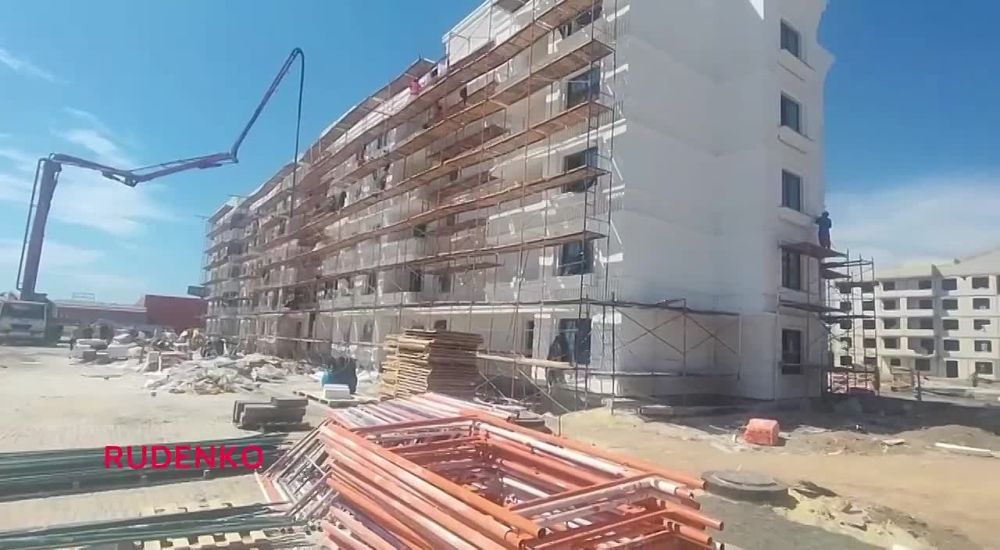 В Мариуполе круглосуточно строятся жилые комплексы и вполне красивые дома вырисовываются