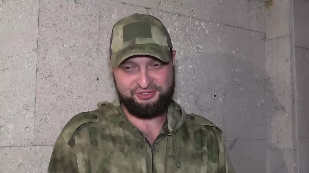 Первый замруководителя АП Сергей Кириенко наградил бойцов батальона «Сомали» — в это же время часть обстреливали ВСУ