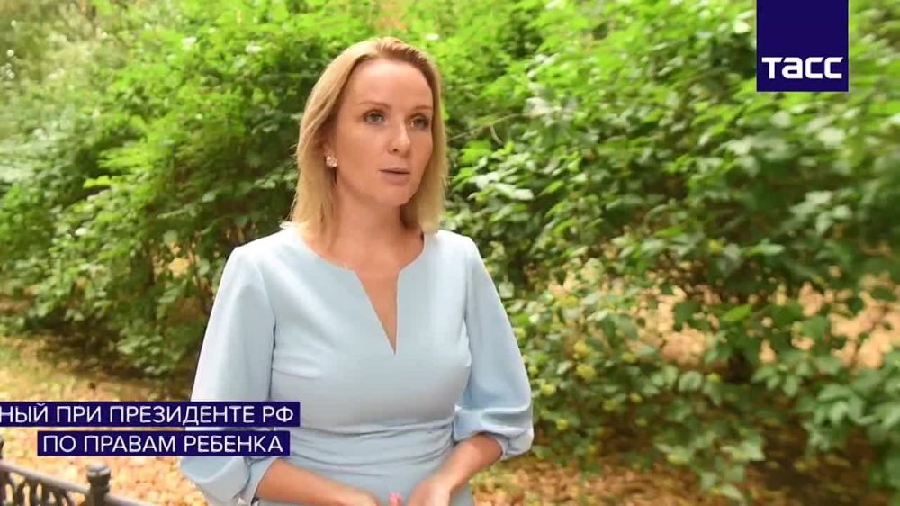 Порядка 4 000 комплектов для школьников доставили в ДНР в рамках гуманитарной акции "Детям — в руки"