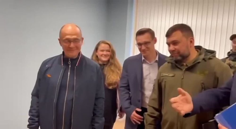 Сергей Кириенко посетил отремонтированную школу в Мариуполе