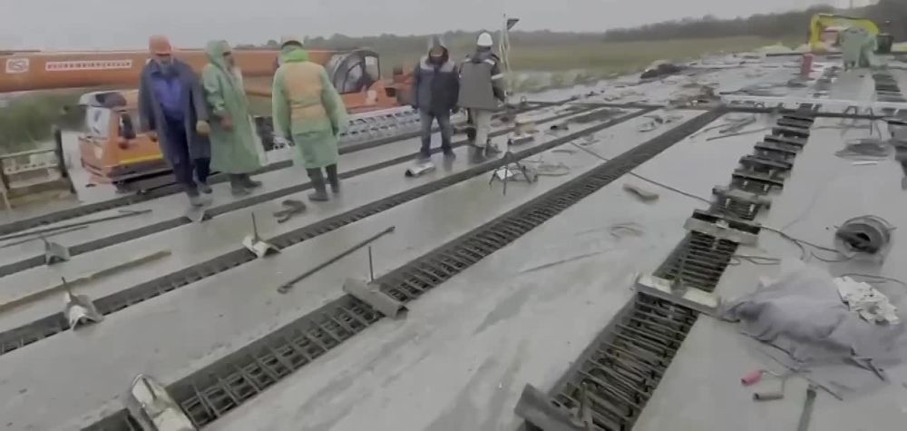 Андрей Руденко: Российский специалисты производят ремонт автомобильных дорог через реку Кальмиус в Мариуполе