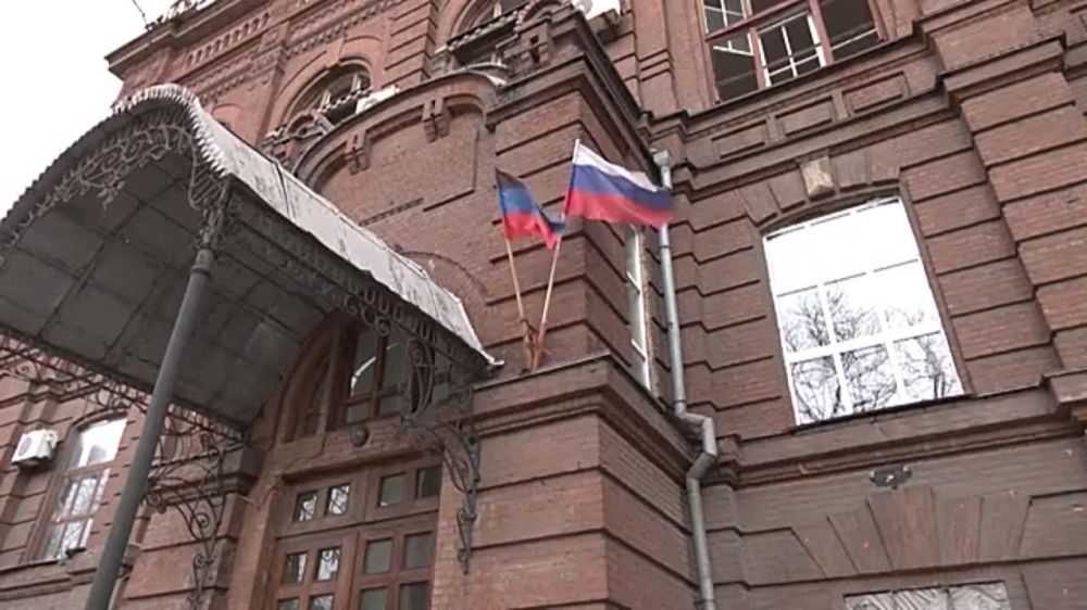 «Детям – в руки». Нуждающимся семьям Мариуполя передали гуманитарную помощь