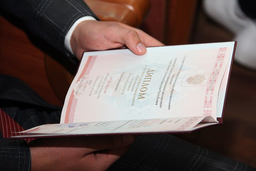 По инициативе Единой России выпускники из новых регионов смогут выбрать форму школьных и вступительных экзаменов