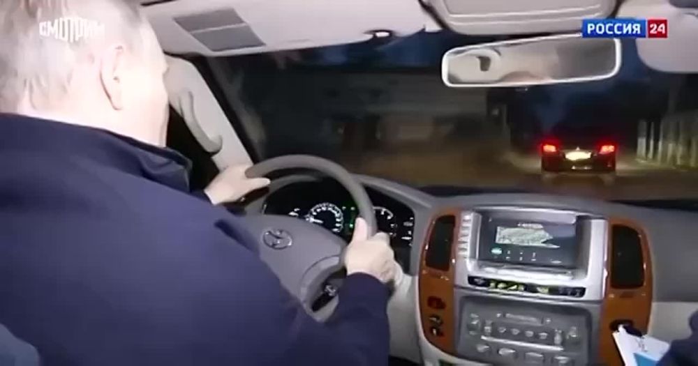 Путин прилетел в Мариуполь на вертолёте и оттуда поехал в город на машине