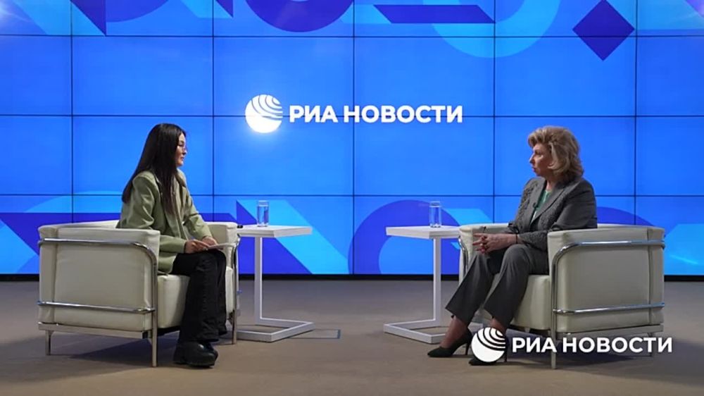 Уполномоченный по правам человека в России Татьяна Москалькова в интервью РИА Новости предложила выдавать соотечественникам российские паспорта и за рубежом - в российских консульствах, что сейчас по закону сделать нельзя