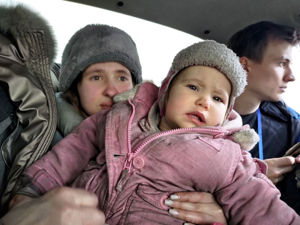 Анна Долгарева: В этот день год назад в Мариуполе наперерез нашей машине бросилась женщина средних лет. Анжелика её звали