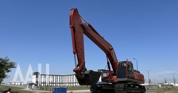 Необычный памятник появился в Мариуполе в честь российских строителей