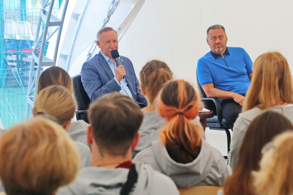 ���� ������������ ���������� ��������� � ������������� ����