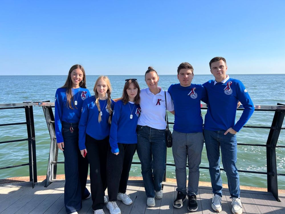 Алексей Кулемзин: 30 сентября активисты ШСО «Спасатель» специализированной школы №11 г. Донецка Лидия Кот, Марк Кравченко...