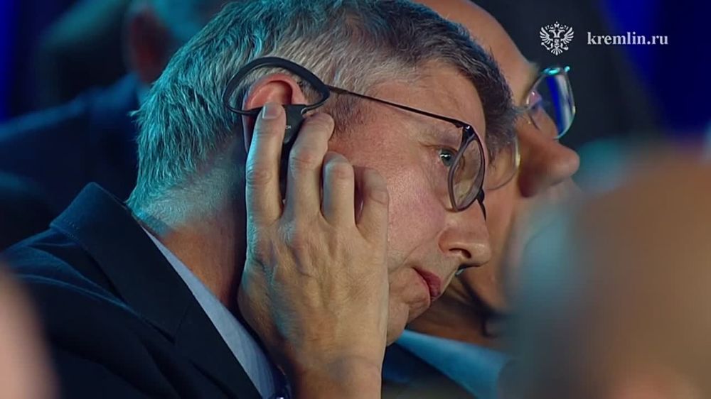 «Это разве не признак нацификации Украины? И разве это не даёт нам права говорить о её денацификации?», – Владимир Путин в ходе пленарной сессии XX заседания Валдайского клуба