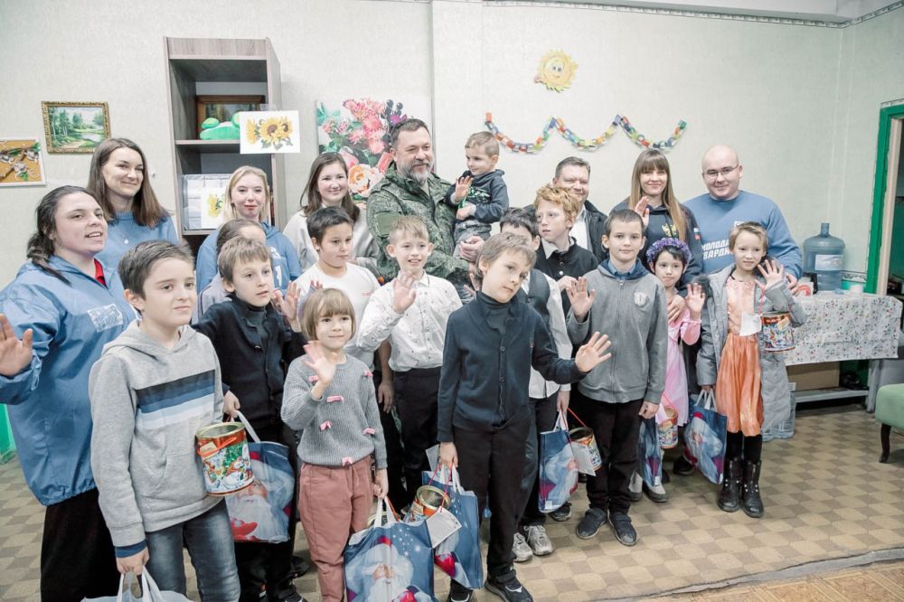 На левобережье прошел новогодний праздник с участием депутата Госдумы