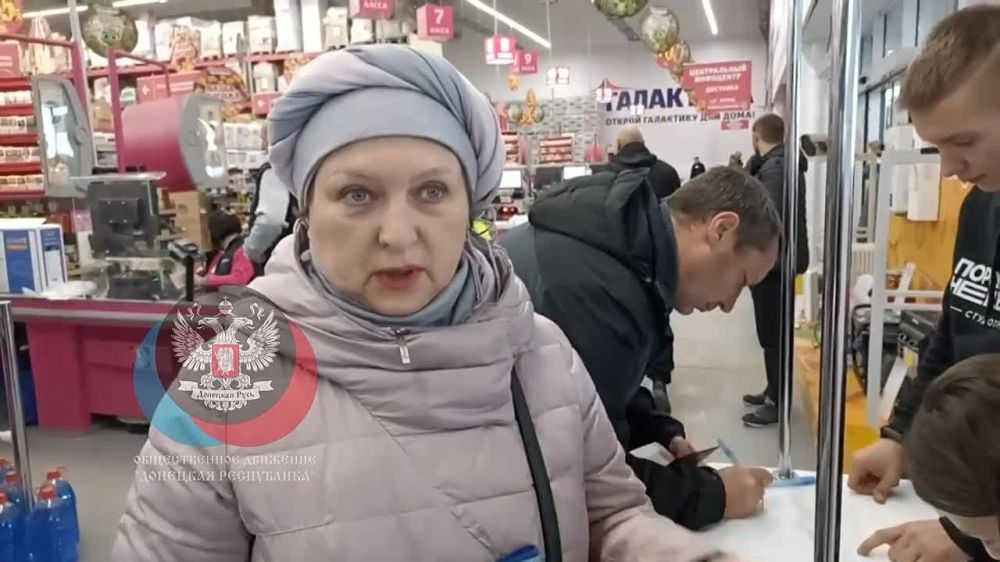 Жители Мариуполя активно участвуют в сборе подписей в поддержку кандидата в Президенты России Владимира Путина