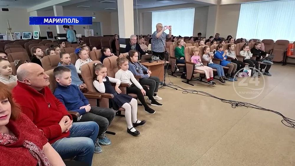 В Мариуполе открылась выставка юной художницы Каролины Безлюдной