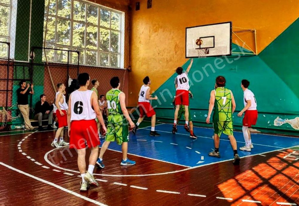 Алексей Кулемзин: 8 апреля в Дебальцево прошёл финал Спартакиады школьников на Кубок Главы Донецкой Народной Республики по баскетболу в рамках проекта «Детский спорт» Всероссийской политической партии «Единая Россия»