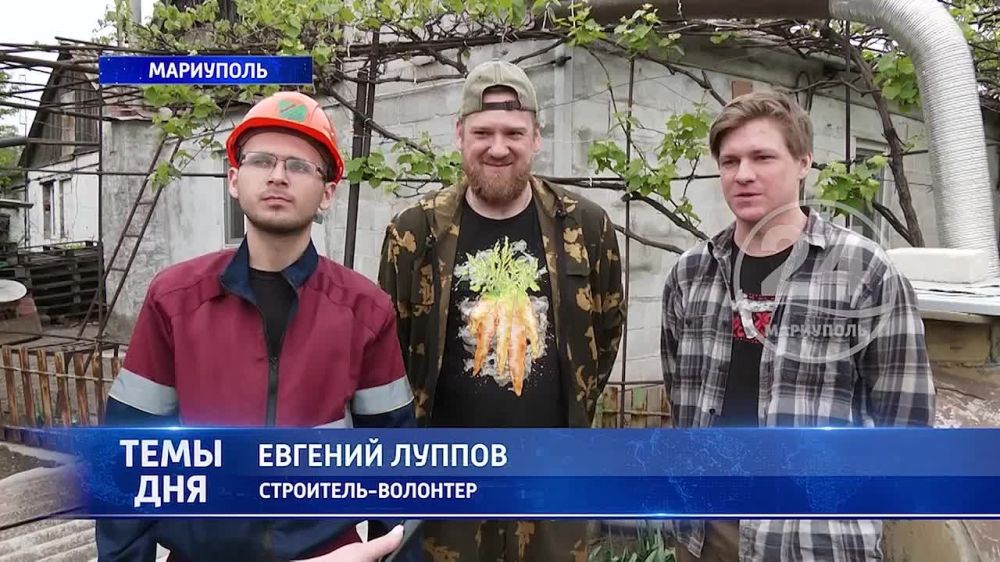 Добровольцы-строители Русской Православной Церкви восстанавливают крыши частных домов