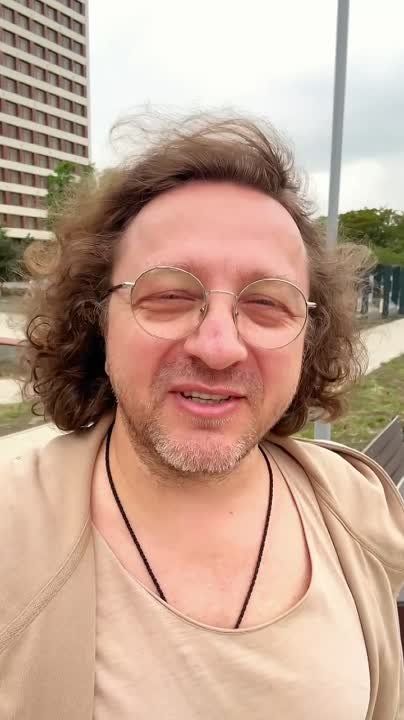 Дмитрий Огилец: Несколько дней назад в Мариуполе познакомился с интересным человеком - Николаем Крупатиным, музыкантом, продюсером, критиком