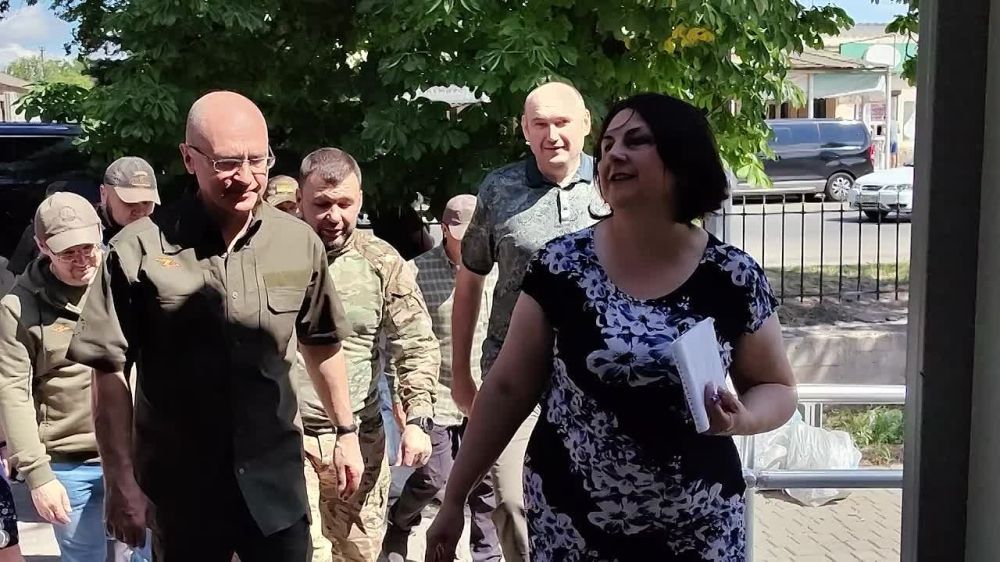 Глава ДНР совместно с первым заместителем руководителя Администрации Президента России посетили Сартанскую библиотеку