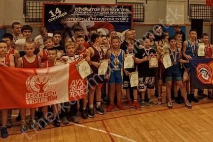 Донецкие борцы завоевали 14 медалей на первенстве ДНР в Мариуполе
