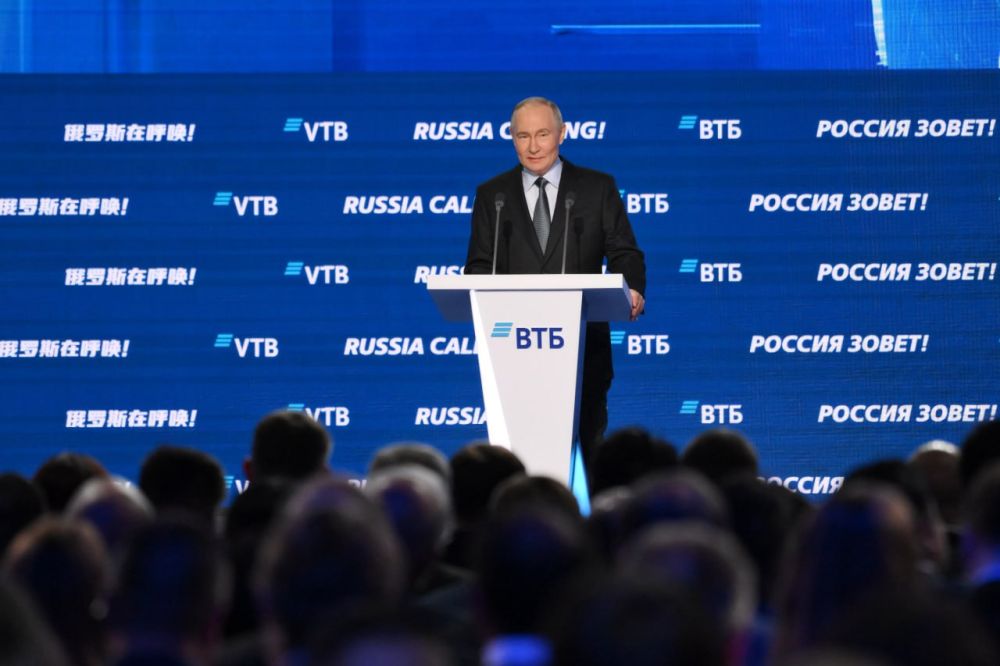 Владимир Путин принял участие в пленарном заседании форума «Россия зовёт!»