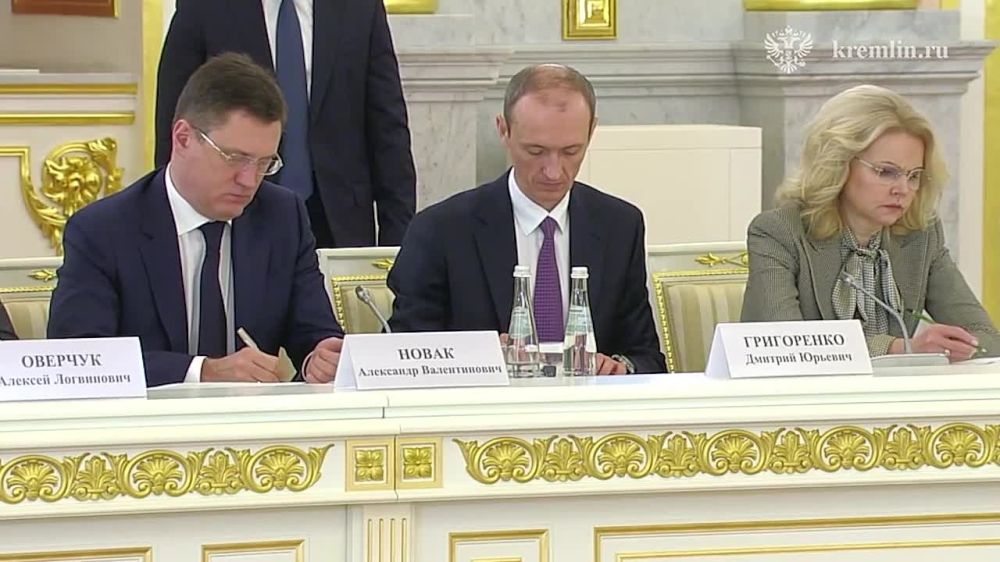 Владимир Путин: Нужно постоянно держать обратную связь с гражданами, выявлять проблемы на местах, чтобы вовремя корректировать нацпроекты исходя из реальной картины