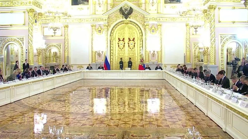 Владимир Путин проводит в Кремле заседание Совета при Президенте по стратегическому развитию и национальным проектам