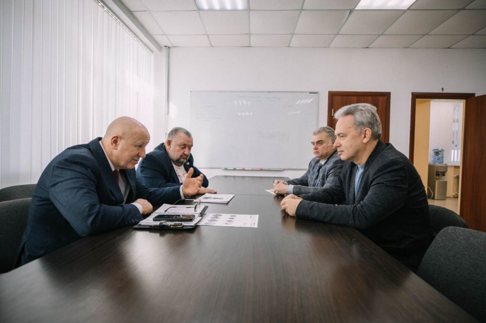 ���� ������: �����-��������� ������� ��������� ������������� � 80-� ��������� ������ � ������� ������������� �����