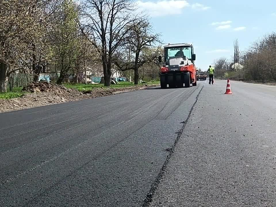 К 1 июня восстановим 50,4 км дорог, запланированных по Программе социально-экономического развития ДНР — Денис Тюрин