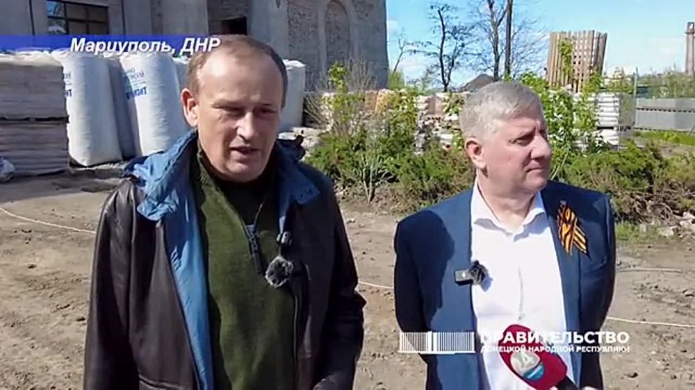 Врио Председателя Правительства ДНР Андрей Чертков и губернатор Ленинградской области Александр Дрозденко осмотрели социальные объекты в Мариуполе, восстановленные регионом-шефом