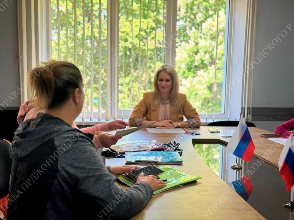ЛИЧНЫЙ ПРИЕМ ГРАЖДАН. Заместитель руководителя Управы Орджоникидзевского внутригородского района Смирнова Юлия Николаевна провела личный прием граждан
