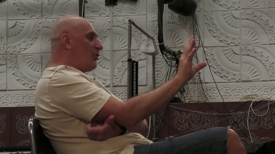 Мариупольский русский драматический театр приступил к репетициям спектакля «ПРЕДУПРЕЖДЕНИЕ» – сценической композиции по мотивам творчества Бертольда Брехта