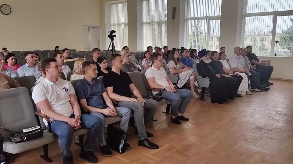Денис Пушилин: Восстановление соцобъектов, туризм и здравоохранение – с жителями Мангушского округа сверили планы развития территорий
