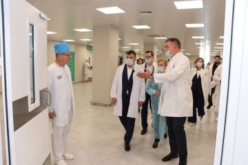 Глава ДНР, секретарь Донецкого регионального отделения Единой России Денис Пушилин вместе с руководителем Федерального медико-биологического агентства Вероникой Скворцовой проверили ход работ на Многопрофильном медцентре...