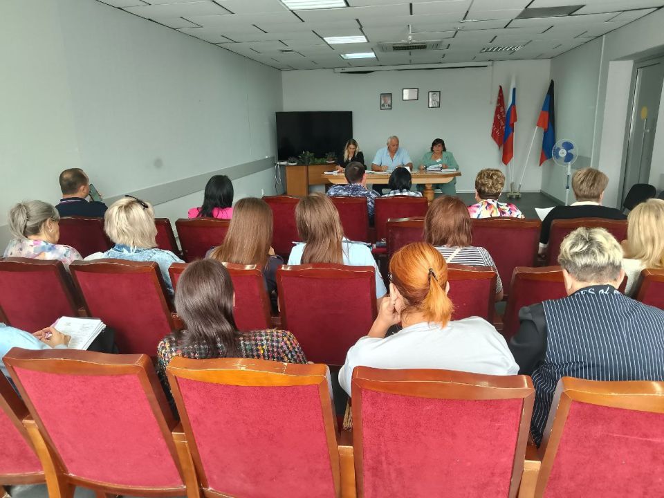 Сегодня состоялось плановое заседание комиссии по делам несовершеннолетних и защите их прав (КДНиЗП) при Управе Ильичевского внутригородского района города Мариуполь