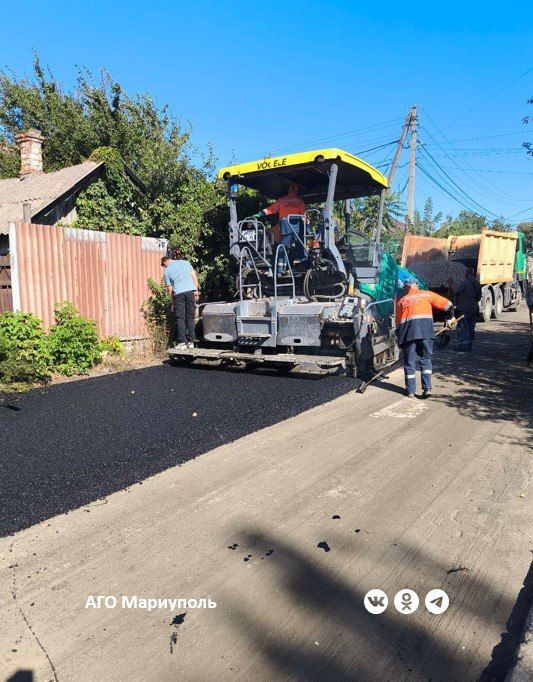 «Мариупольавтодор» обновляет еще одну дорогу в Ильичевском районе