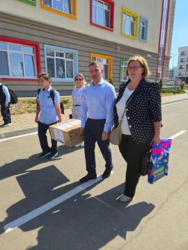 Ребятам из мариупольской школы – школьные принадлежности от Северо-Западного филиала ведомственной охраны Минтранса