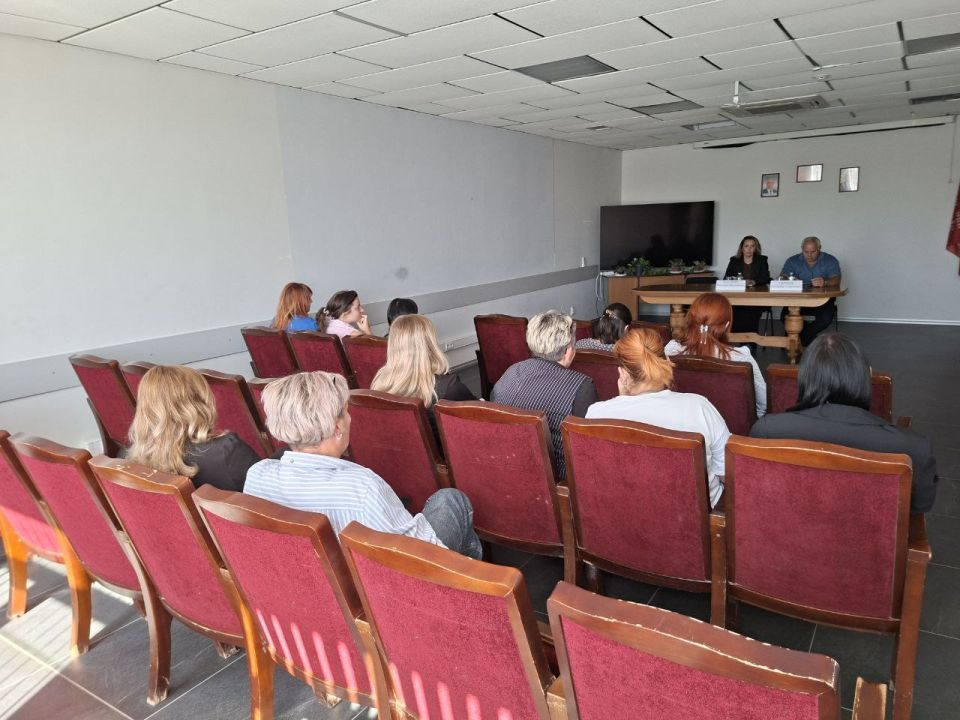 Сегодня состоялась встреча заместителя главы Администрации городского округа Мариуполь Калачевой Виктории совместно с руководителем Управы Скударь Владимиром с сотрудниками Управы и активными жителями района