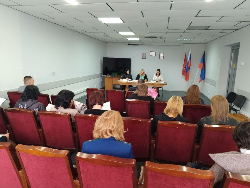 Сегодня состоялось плановое заседание комиссии по делам несовершеннолетних и защите их прав (КДНиЗП) при Управе Ильичевского внутригородского района города Мариуполь