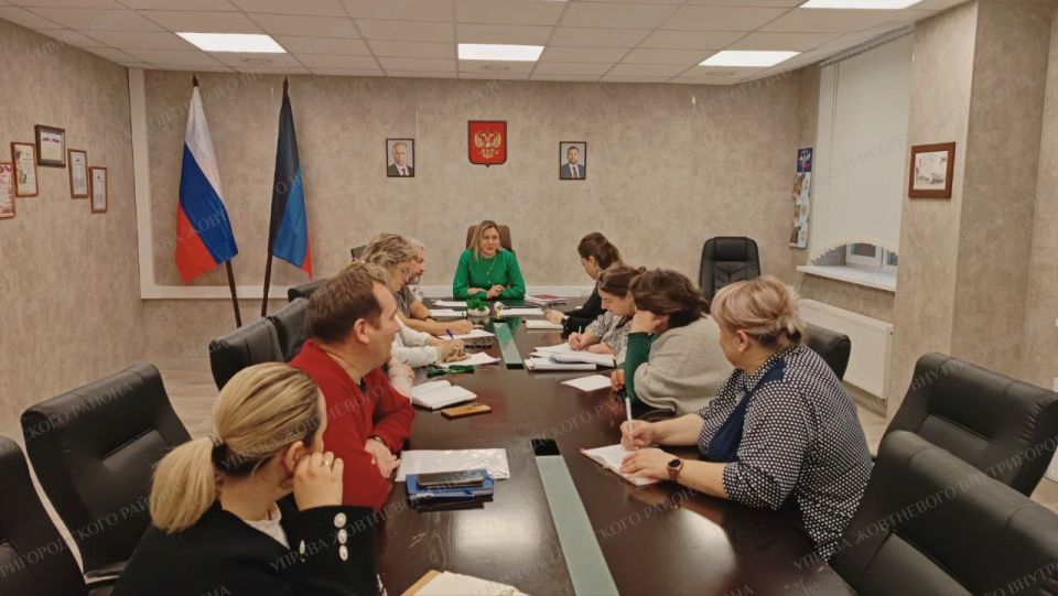 В управе Жовтневого внутригородского района города Мариуполя состоялась рабочая встреча, которую провела руководитель управы Оксана Кирьякулова