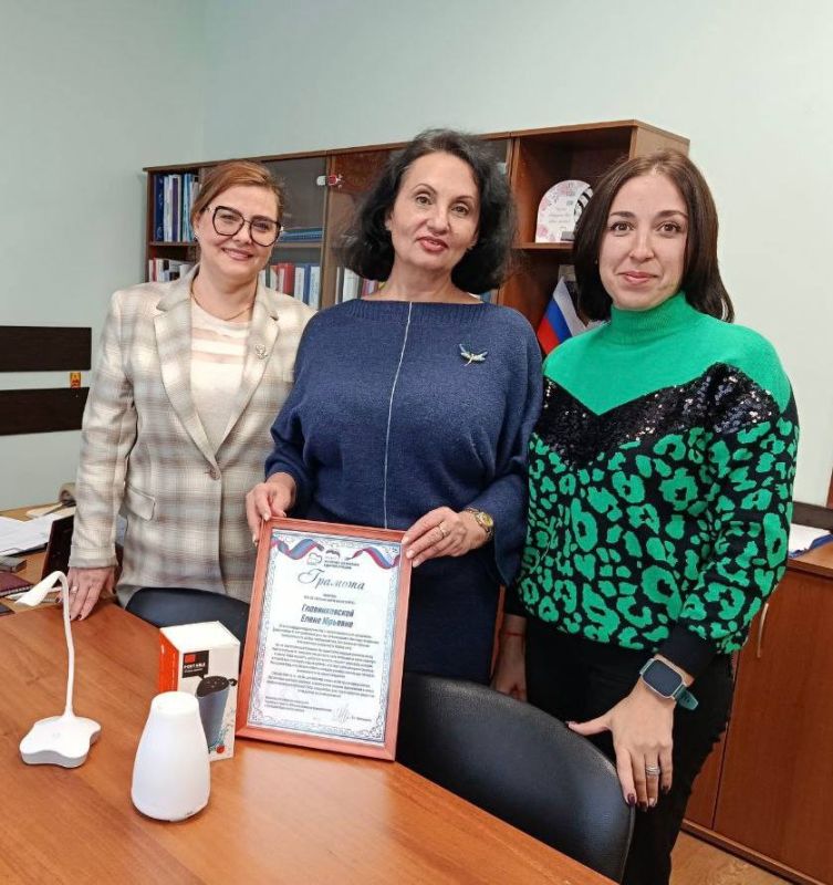 Партийный проект Женское движение Единой России в ДНР продолжает поздравлять наших учителей с профессиональным праздником