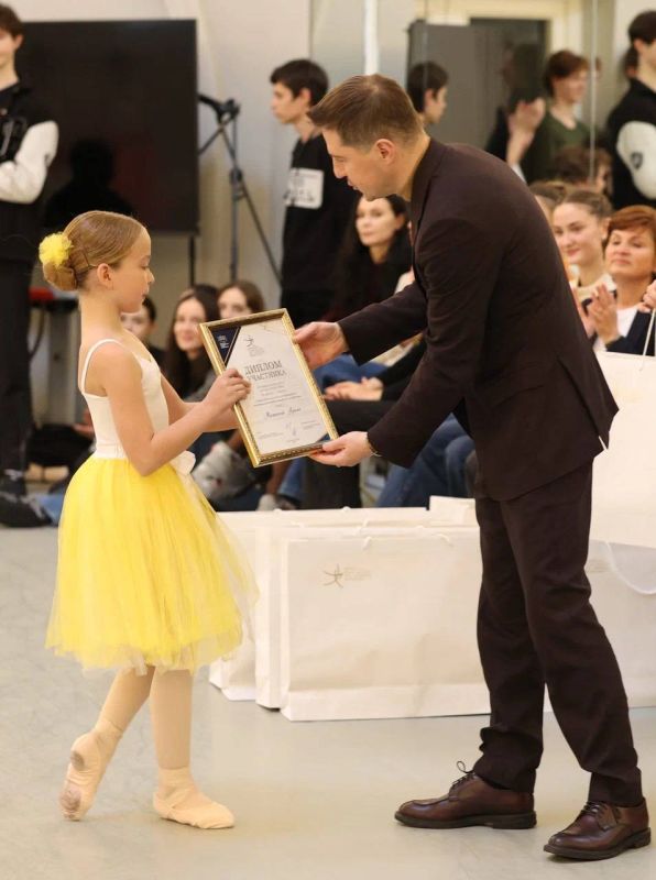 В Санкт-Петербурге завершилась творческая программа для юных балерин из Мариуполя