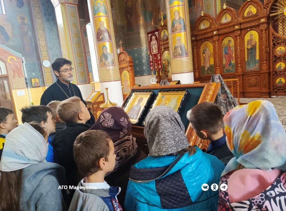 Мариупольские школьники побывали на экскурсии в Свято-Николаевском храме