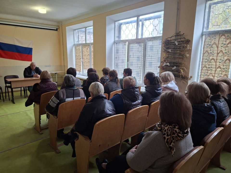 Сегодня состоялась встреча руководителя Управы Скударь Владимира с сотрудниками ГБУ СО «Центр социального обслуживания населения Ильичевского района города Мариуполя»