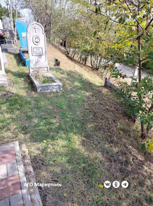 В Мариуполе коммунальщики продолжают благоустройство ритуальных мест