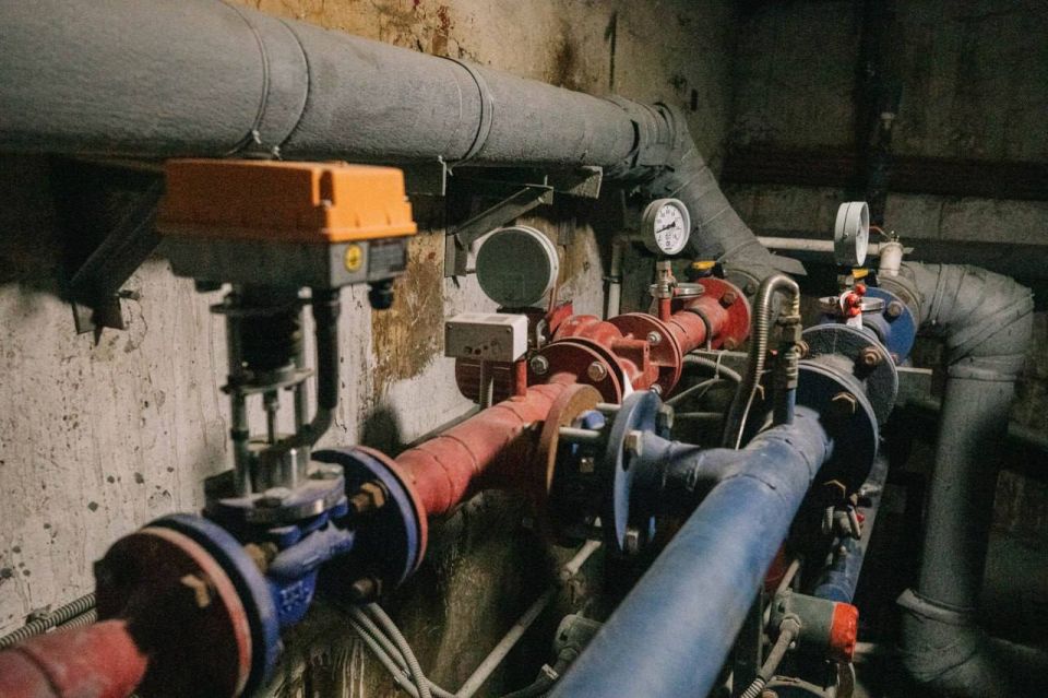 Антон Кольцов: С сегодняшнего дня начинаем подключать к теплоснабжению все социальные объекты и многоквартирные дома