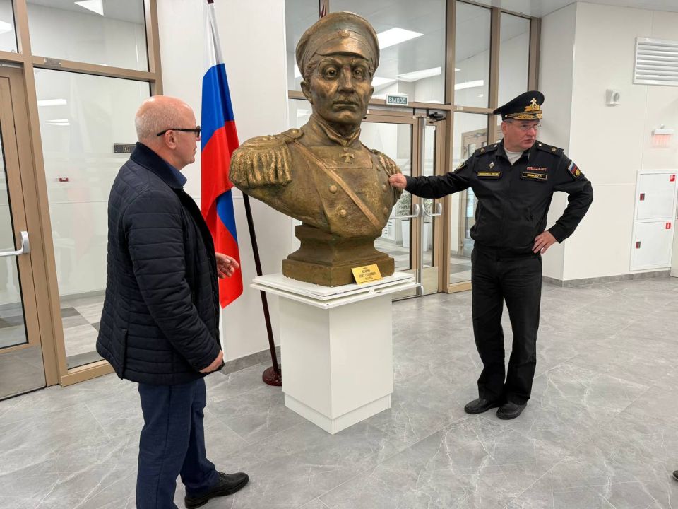 Строители изСанктПетербурга изготовят постамент под бюст адмирала ПавлаНахимова вмариупольском филиале Нахимовского военноморского училища