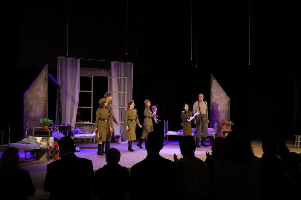 Мариупольский русский драматический театр побывал с гастролями в Сибири